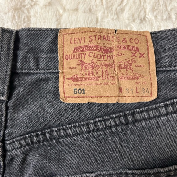 Levi denim shorts - Picture 2 of 3